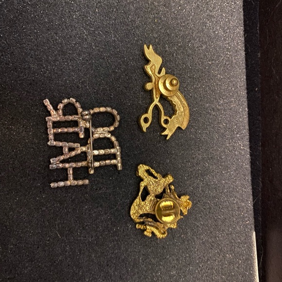 Stylist Hairdresser Beautician Pins Brooches Gold tone and Rhinestone - Picture 3 of 6